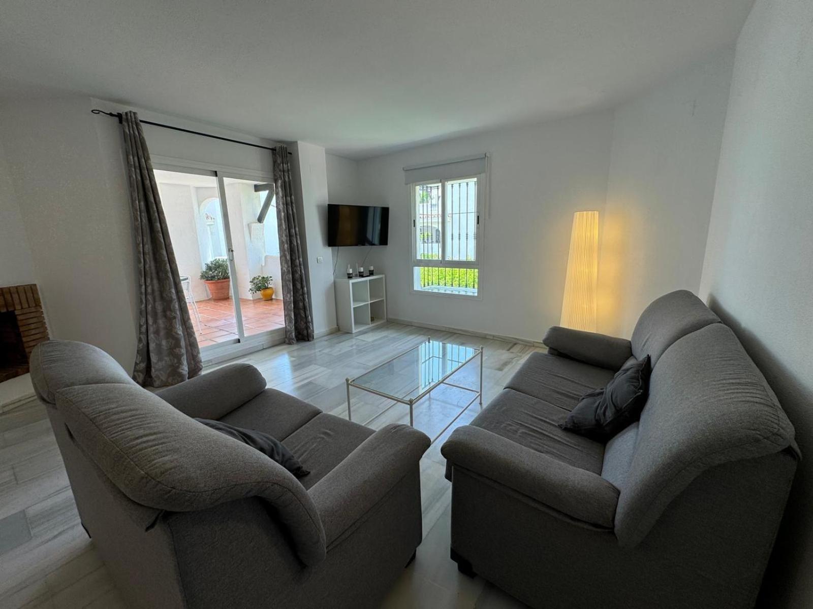 Apartamentos Naranjos Del Sol Marbella Exterior foto