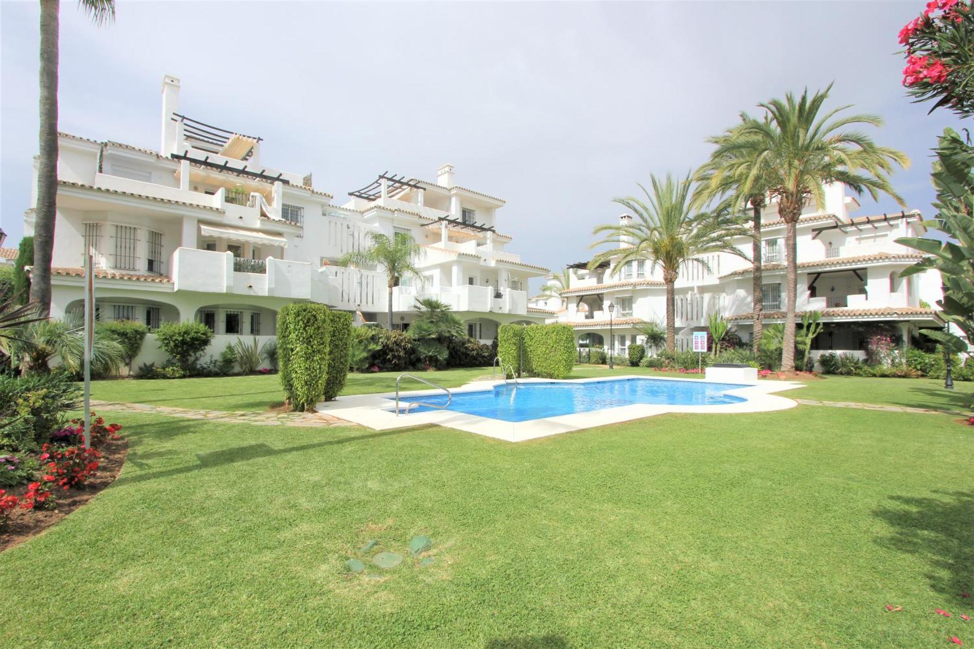 Apartamentos Naranjos Del Sol Marbella Exterior foto